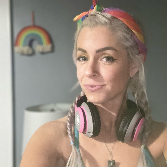 Meet your Posher, Hannah - Picture 3 of 8